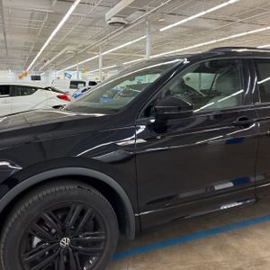 VOLKSWAGEN TIGUAN SE R-LINE BLACK - 2