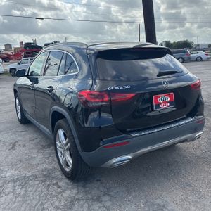 MERCEDES-BENZ GLA - 5