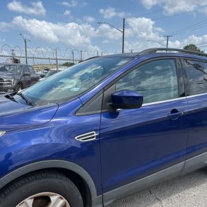 FORD ESCAPE SE - 2