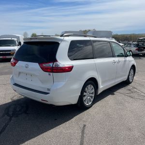 TOYOTA SIENNA - 8
