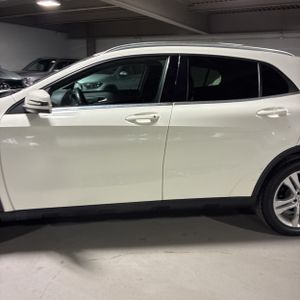 MERCEDES-BENZ GLA - 4