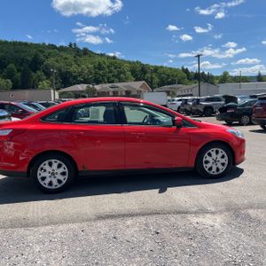 FORD FOCUS SE - 10