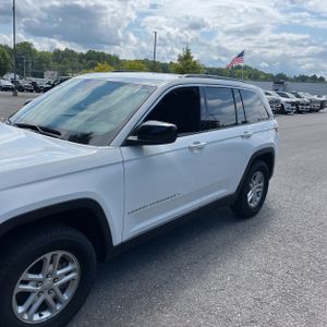 2024 JEEP GRAND CHEROKEE LAREDO 照片 2