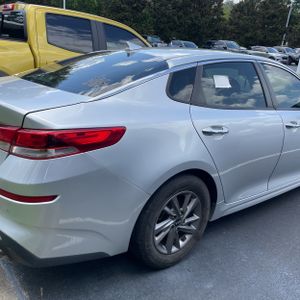 2020 KIA OPTIMA LX 照片 9