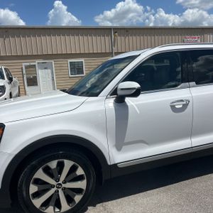 2021 KIA TELLURIDE S photo 2