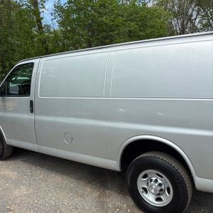 CHEVROLET EXPRESS 2500 - 6