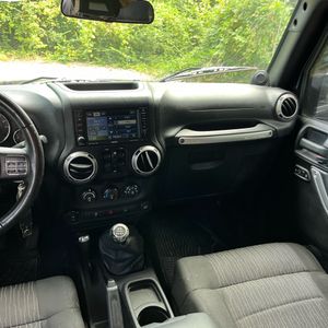 صورة 36 لـ 2011 JEEP WRANGLER UNLIMITED SAHARA