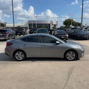 صورة 10 لـ 2019 Hyundai ELANTRA SEL