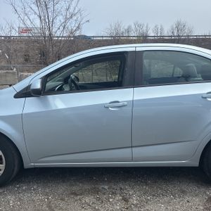 CHEVROLET SONIC LS AUTO - 4