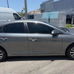 2019 Hyundai SONATA SE — миниатюра 11