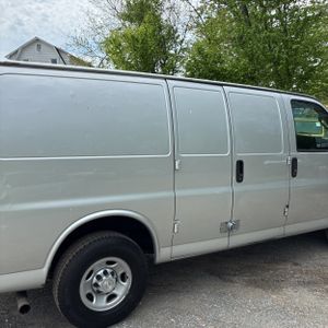 CHEVROLET EXPRESS 2500 - 9