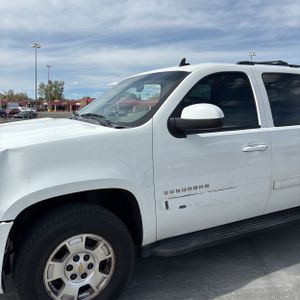 CHEVROLET SUBURBAN LT - 2