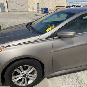 HYUNDAI SONATA GLS - 2