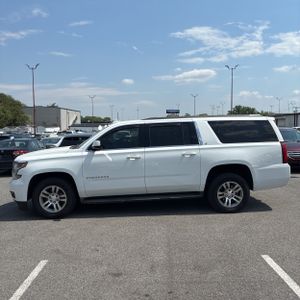 CHEVROLET SUBURBAN LT - 3