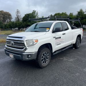 TOYOTA TUNDRA - 1