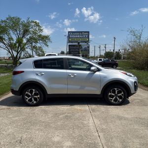 KIA SPORTAGE LX - 10