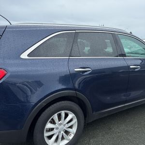 KIA SORENTO LX V6 - 9