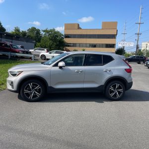 2023 Volvo XC40 CORE — фото 3