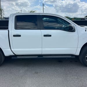 2021 Nissan TITAN SV — фото 11