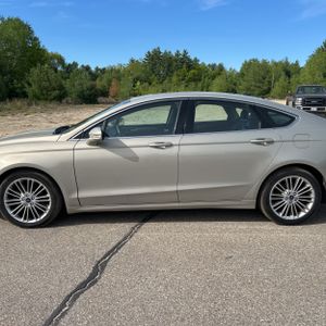 FORD FUSION SE - 4