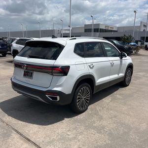 VOLKSWAGEN TAOS SE - 8