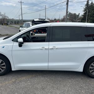 CHRYSLER PACIFICA HYBRID TOURING L - 4