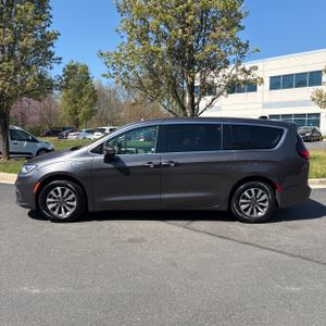 CHRYSLER PACIFICA HYBRID TOURING L - 3