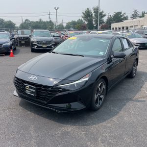 2023 Hyundai ELANTRA SEL photo 1
