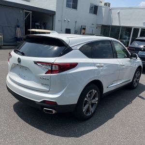 صورة 8 لـ 2025 Acura RDX SH-AWD W/TECH