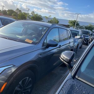 Volkswagen Tiguan S - 2