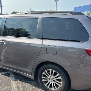2020 Toyota SIENNA XLE 8-PASSENGER 照片 6