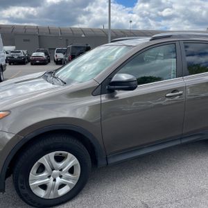 صورة 2 لـ 2015 Toyota RAV4 LE