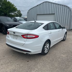 FORD FUSION SE - 7