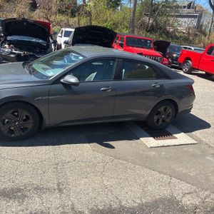 HYUNDAI ELANTRA SEL - 3