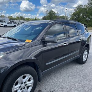 CHEVROLET TRAVERSE LS - 2