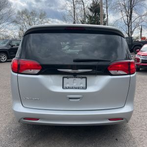 CHRYSLER VOYAGER LX - 7