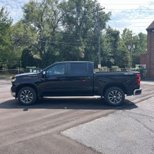 2023 Chevrolet SILVERADO 1500 LT 照片 3