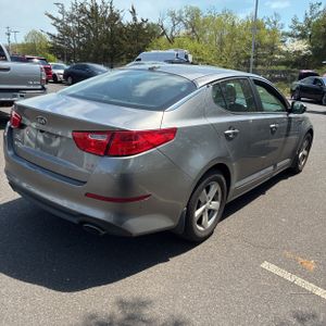 KIA OPTIMA LX - 8