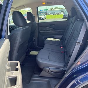 صورة مصغرة 33 لـ 2025 Nissan PATHFINDER SV
