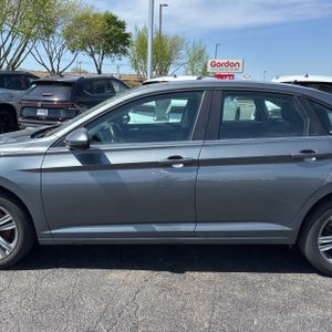 VOLKSWAGEN JETTA SE - 4