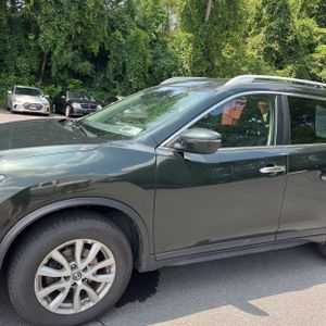 2019 Nissan ROGUE SV — фото 2