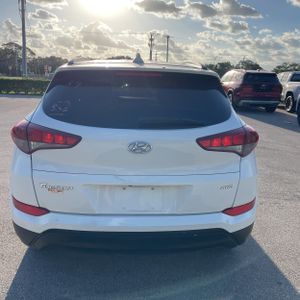 HYUNDAI TUCSON SEL - 7