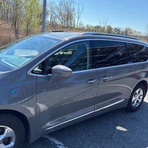 CHRYSLER PACIFICA HYBRID TOURING L - 2