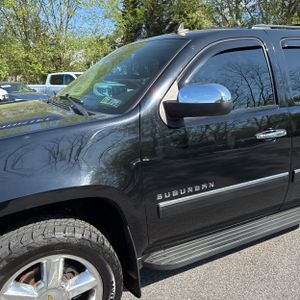 CHEVROLET SUBURBAN LS - 2