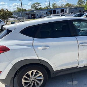 HYUNDAI TUCSON SE - 9