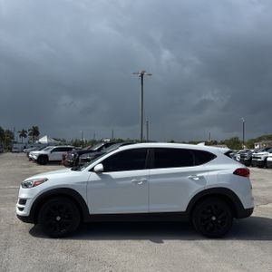 HYUNDAI TUCSON SE - 3