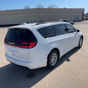 CHRYSLER PACIFICA TOURING L - 8