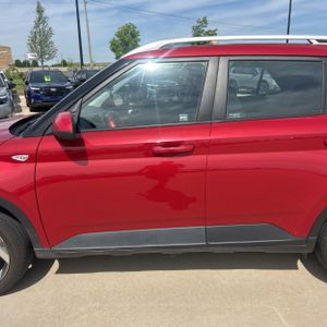 HYUNDAI VENUE SEL - 4