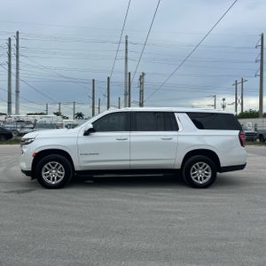 2024 Chevrolet SUBURBAN LT photo 3