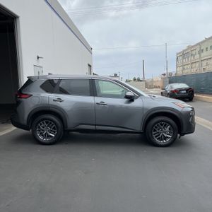 NISSAN ROGUE SV - 10